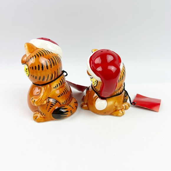 Vtg Enesco Garfield Cat ceramic Christmas Salt Pepper Shakers Figurines 1981